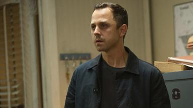 Sneaky Pete 1x9