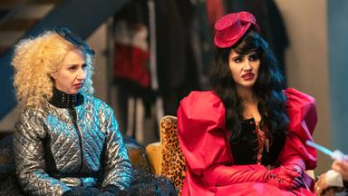 Lo que hacemos en las sombras 4x3