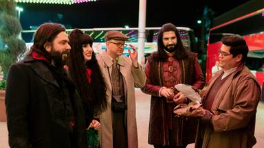 Lo que hacemos en las sombras 3x4