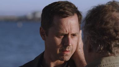 Sneaky Pete 3x10