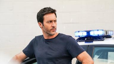 Hawaii Five-0 10x6