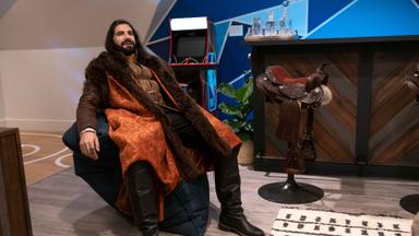 Lo que hacemos en las sombras 4x8