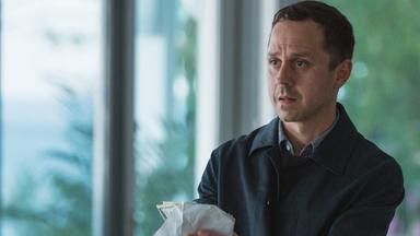 Sneaky Pete 1x7